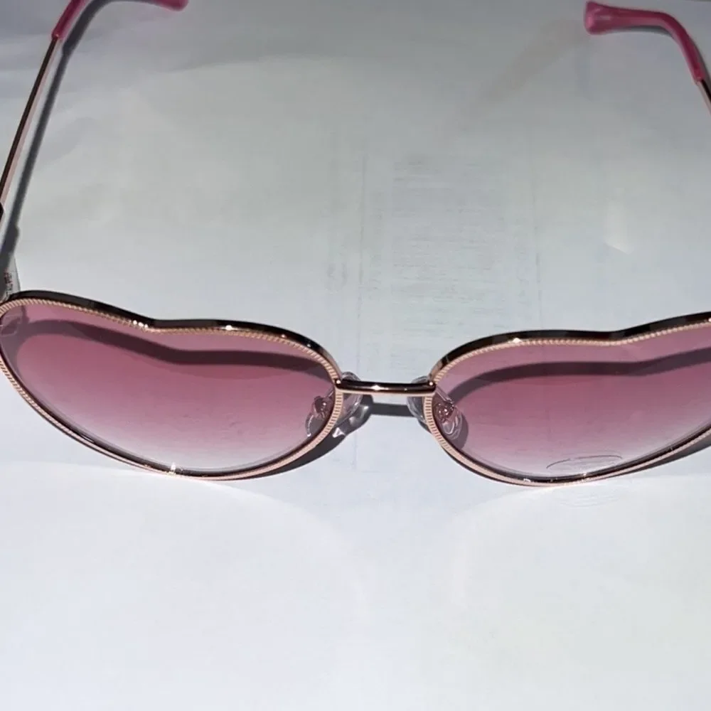 Nwot! Cute gold trim pink lens heart shaped UVA protection sunglasses